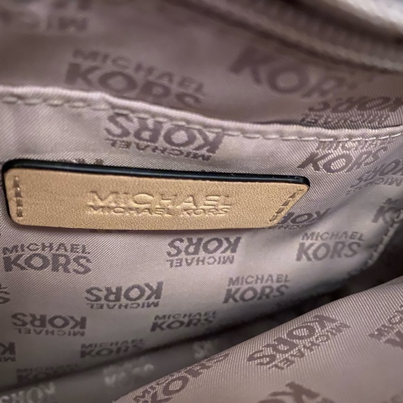 SOLD..SOLD……Micheal Kors Jet Setter Tote - Picture 9 of 9